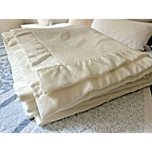 Vintage Fieldcrest Touch Of Class White Acrylic Blanket Satin Trim 80 x 88 inch